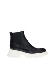 Alexander McQueen Elegant Leather Boots in Timeless Black