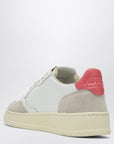 Autry AUTRY Medalist sneakers in white/coral leather and suede